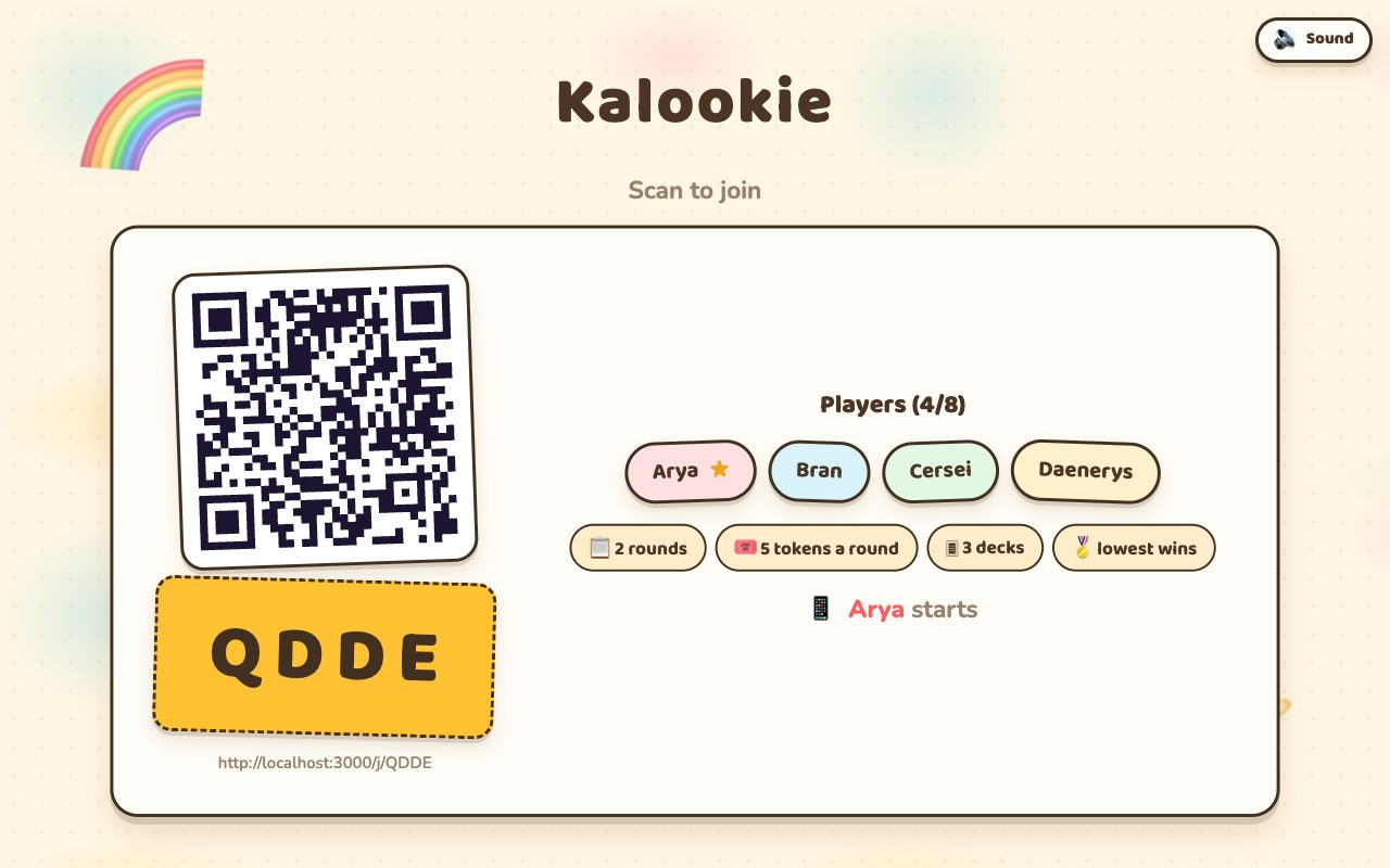 The Kalookie lobby on a TV: a QR code, the room code, four joined players, and chips showing the number of rounds, the tokens each round and how many decks are in play